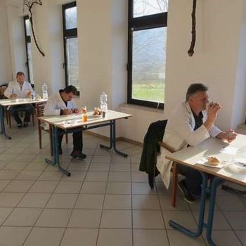 Prvo mednarodno ocenjevanje medu v Ložah