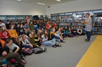 Obisk pisateljice Cvetke Sokolov na OŠ Šturje Obisk pisateljice Cvetke Sokolov na OŠ Šturje