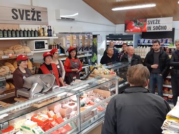 Prenovljena trgovina v Vrtovinu