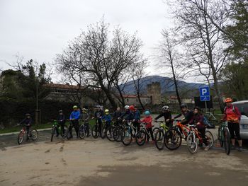 Mladi kolesarji na turno kolesarskem izletu