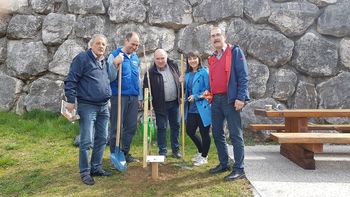 Sadika murve v Žapužah - darilo Ljudske univerze