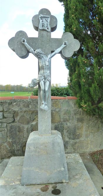 Odlitki Križanega na pokopaliških križih v naši okolici