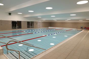 Brezplačno plavanje za otroke v času novoletnih počitnic