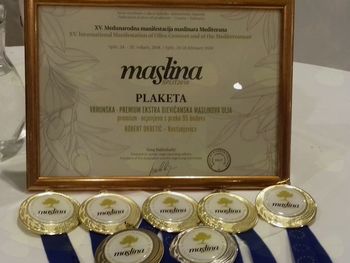 ZLATA ODLIČJA ZA OLJČNA OLJA IZPOD CERJA