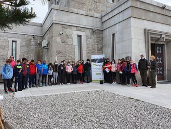 OŠ MIREN ob svetovnem dnevu Zemlje posadila svoje drevo v Drevored hvaležnosti na Cerju