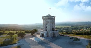 POMNIK MIRU NA CERJU - prvi objekt na svetu, okoljsko certificiran kot KONFERENČNI CENTER in ATRAKCIJA 