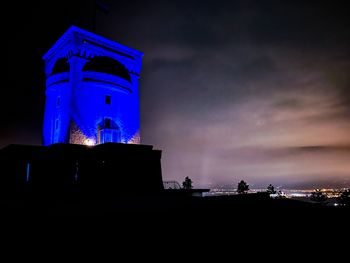 Osvetlitev Pomnika miru na Cerju v modro ob svetovnem dnevu sladkorne bolezni