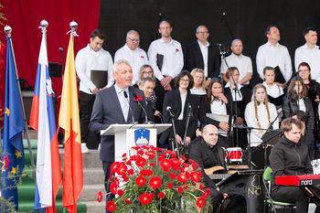 Obeležitev 50-letnice v Opatjem selu - sonce na odru sredi dežja!