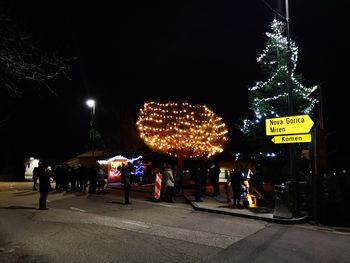 Otvoritev nove avtobusne čakalnice, odkritje spominske plošče, prižig lučk in odprtje brunarice