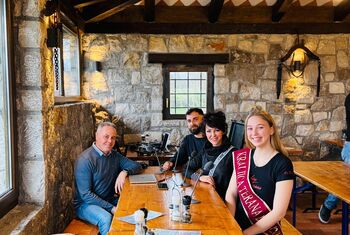 O Pomniku, teranu, pršutu in miru v živo na 1. programu Radia Slovenija