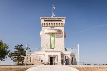 NA UTVV VEČ KOT 2600 TEKAČEV IZ 60 DRŽAV, NAJVZDRŽLJIVEŠJI TUDI SKOZI POMNIK MIRU NA CERJU