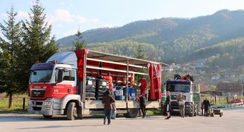 USPEŠNA AKCIJA ZBIRANJA NEVARNIH ODPADKOV IN ODSLUŽENIH E-APARATOV USPEŠNA AKCIJA ZBIRANJA NEVARNIH ODPADKOV IN ODSLUŽENIH E-APARATOV