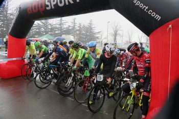 Na ciklokrosu v Vipavi slavil Luka Mezgec Na ciklokrosu v Vipavi slavil Luka Mezgec