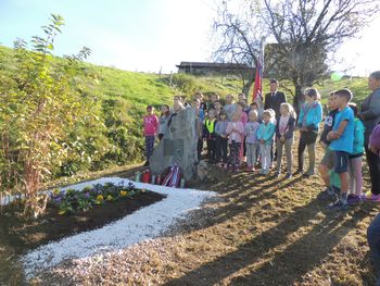 Komemoracija pri spomeniku padlima borcema XIV. divizije na Veliki Ravni Komemoracija pri spomeniku padlima borcema XIV. divizije na Veliki Ravni