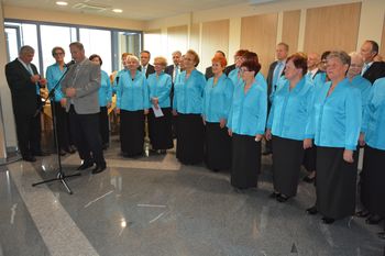 S PESMIJO RAZVESELILI STANOVALCE TABRA