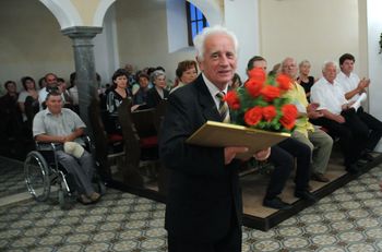 VRNIL SE JE V SVETLOBO TIMIJAN 