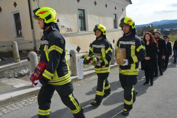 POGUMEN, SRČEN IN NESEBIČEN 
