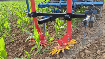 S srcem med stroji in na polju