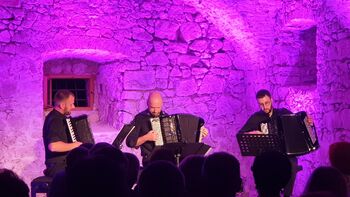 Trio harmonik za zaključek poletja Trio harmonik za zaključek poletja