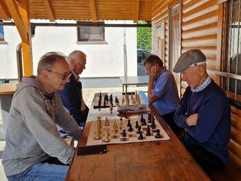 Šahovske urice vsak torek, sedaj zunaj pred Domom krajanov v Dragomeru