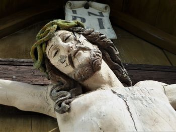 Pokopališki križ na Hlevnem Vrhu je nujno potreben obnove