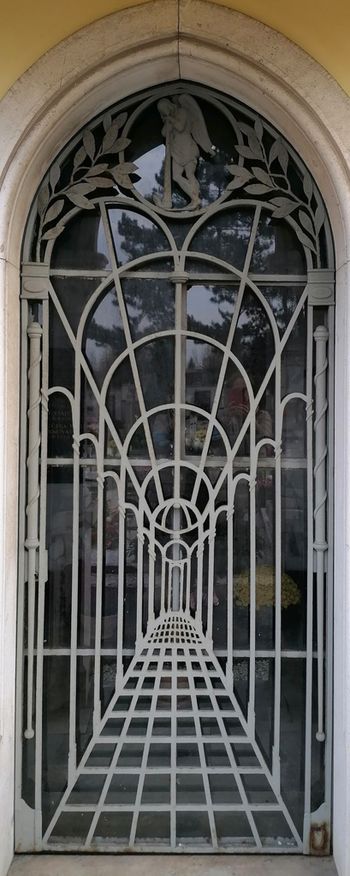 Odličen primerek slovenskega dizajna iz 2. polovice 19. stoletja na pokopališču v Štepanji vasi v Ljubljani