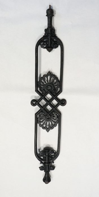 Litoželezna ograja, ki je bila včasih del opreme Kranjskega deželnega muzeja (sedaj NMS) v Ljubljani