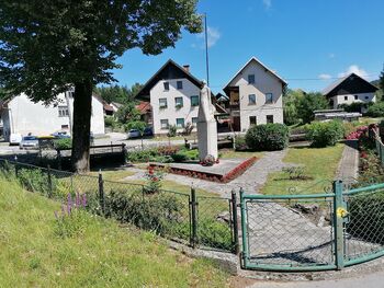 O spomeniku NOB v Hotedršici 