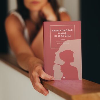 Predstavitev knjige Kako pokopati mamo, ki je še živa Nadje Ebner