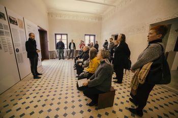 Nedeljsko vodstvo po razstavi Švicarija: skupnost, umetnost in narava