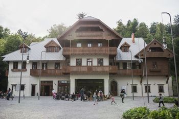 Vodstvo po razstavi Švicarija: skupnost, umetnost in narava