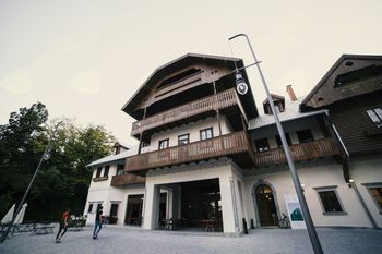 Nedeljsko vodstvo po razstavi Švicarija: skupnost, umetnost in narava