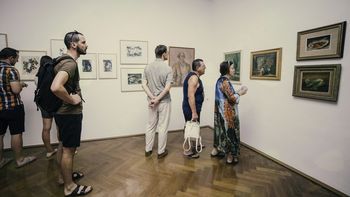 Vodstvo po preglednii razstavi Rika Debenjaka