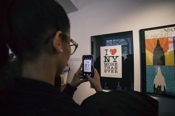 Vodstvo po razstavi Milton Glaser, Plakati