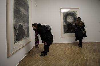 (DOGODEK ZARADI BOLEZNI ODPADE!) Javno vodstvo za študente po razstavah Adriene Šimotove in Samuela Grajfonerja