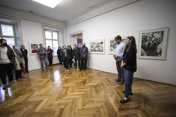 Javno vodstvo po razstavi Foto/grafika