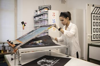 IN FROM THE MARGINS: POP-UP PREDSTAVITEV PRODUKCIJE AZADEH HASHEMZADEH