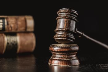 Prof. dr. Arne Marjan Mavčič: Kje in kako uveljavljamo svoje pravice na sodiščih?