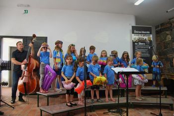 DVORSKI POZDRAV POLETJU