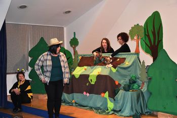 Tradicionalna januarska predstava »Kjer se prepirata dva, …«