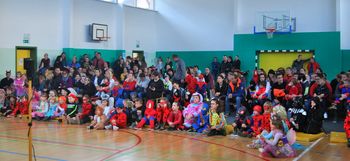 Dvorske Miki miške ponovno razveselile suhokranjske otroke