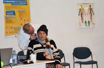 Medicinske kolobocije na Dvoru poskrbele za večer smeha