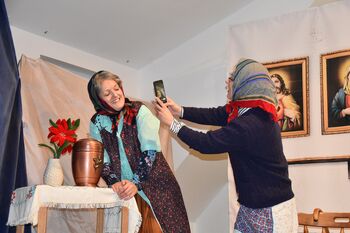 Na Dvoru odmeval smeh Zagraške mame