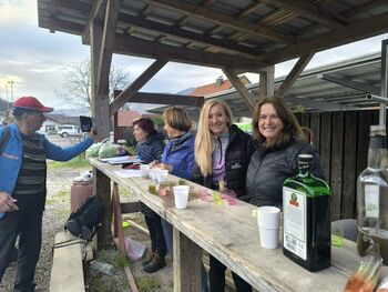 V družbi pozitivnih ljudi na 18. pohodu po poti Janeza Kmeta