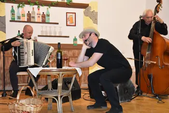 Na Dvoru je odmeval Mlakarjev »poseben gušt«