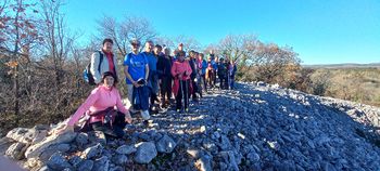 Krajši pohod Komen – Volčji Grad – Komen Krajši pohod Komen – Volčji Grad – Komen