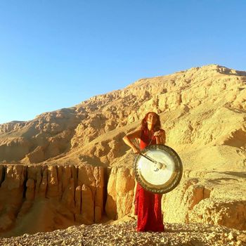 Kristalna gong kopel z Mojco Moryo Malek