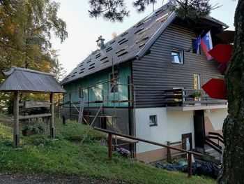 Energetska sanacija Koče pod Kremžarjevim vrhom