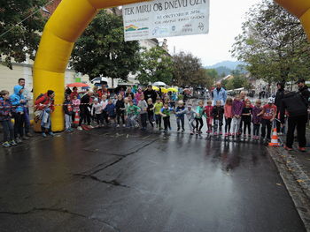 Tek miru letos oviralo slabo vreme