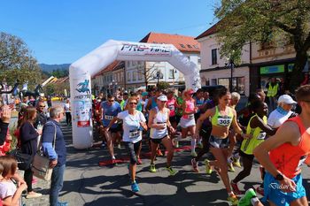 Tek miru v sončku in z medkontinentalno udeležbo